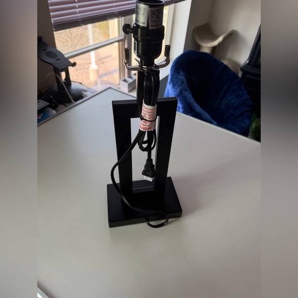 Sleek Black Table Lamp base - Picture 3 of 6